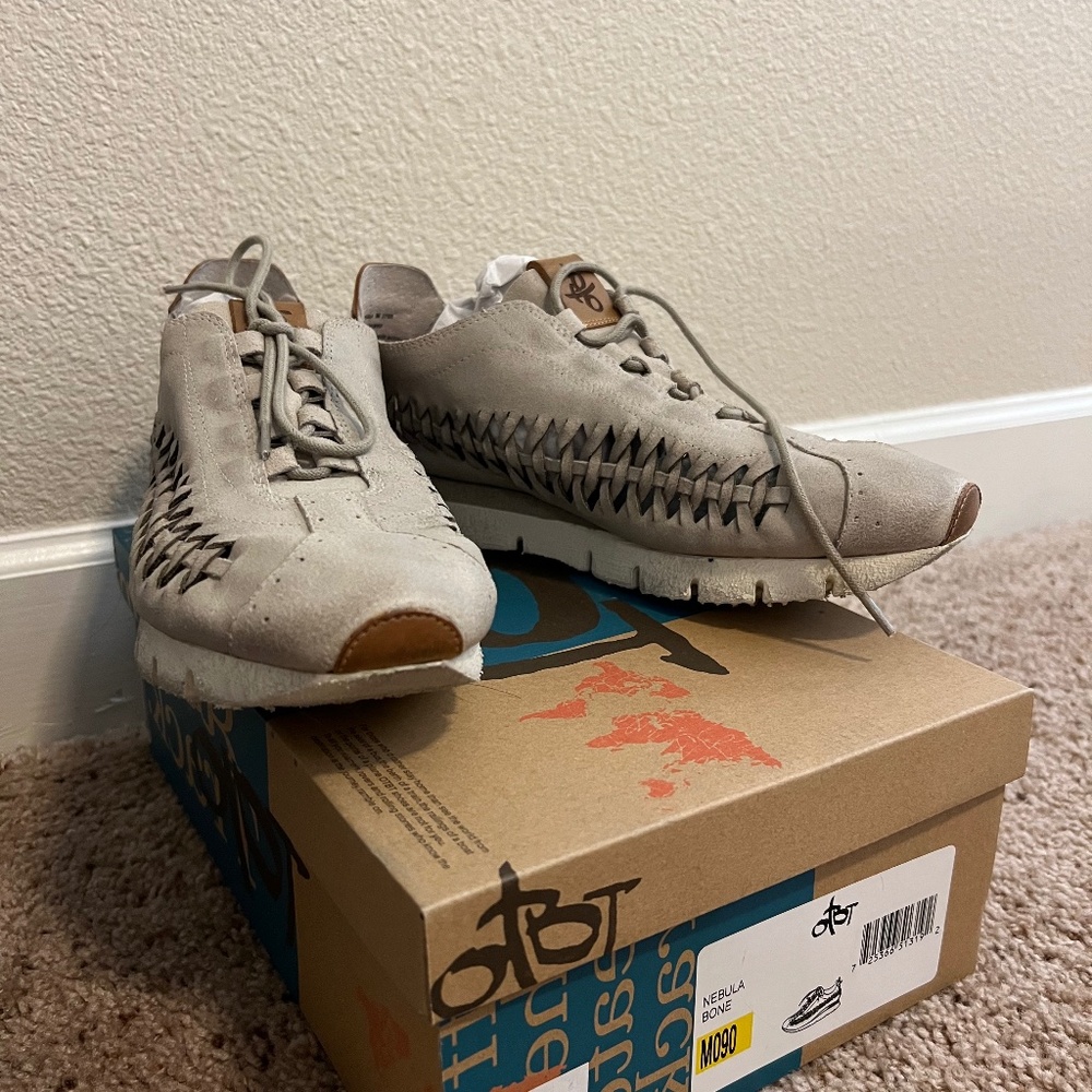 OTBT Nebula Sneakers in Bone Size 9